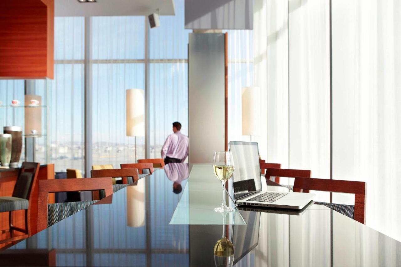 Marriott Montreal Airport In-Terminal Hotel Dorval Exterior foto